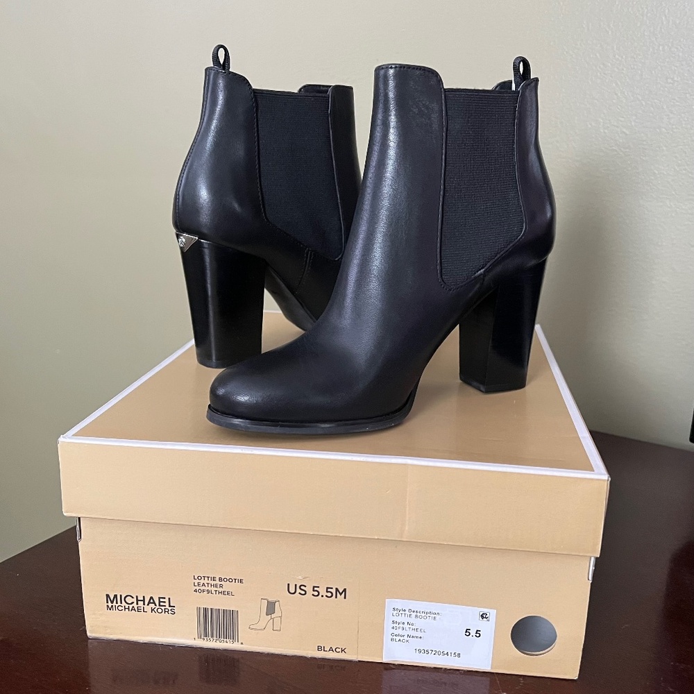 NEW Michael Kors Lottie Bootie Size 5.5